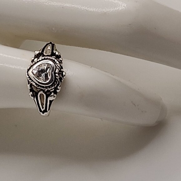 Delicate Silver and rhinestone heart ring, Size 3 - Picture 1 of 8